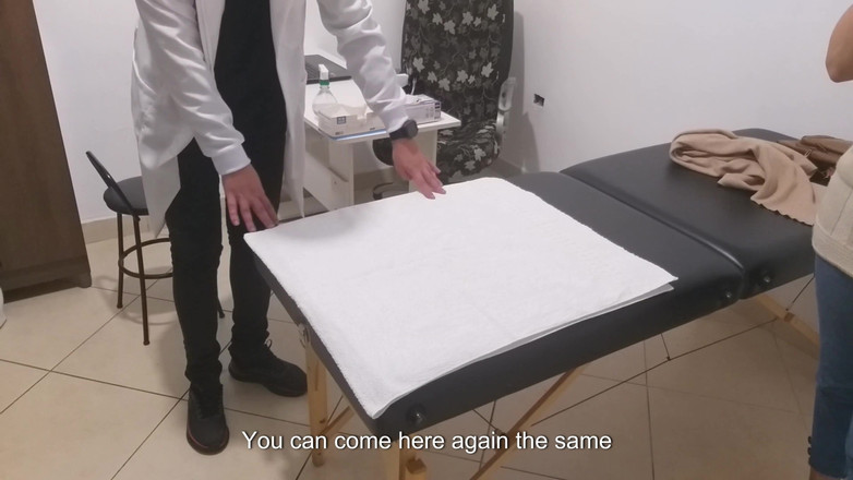 Gabi SweetCouplesStories: Gerçek ürolog anal muayene yapıyor ve onu götünde penisi ile iyileştiriyor