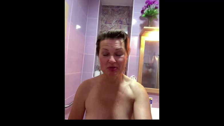 Sergant: Śliczna milf sika dużo i palec jej tyłek dziura w łazience,...