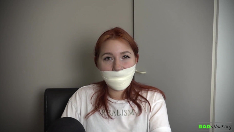 Gag Attack: Red Foxy - maikrophom tep gala ghontna