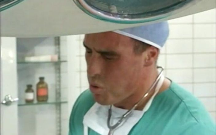 Magmafilm: Doctor Treats Two Nurses in Hospital