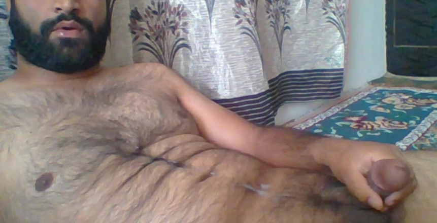 BibearXXX: Bắn tinh nóng bỏng trên cái bụng đầy lông của tôi...