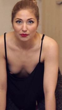 Stephanie Bonham Carter - Distragere de bluză - Instrucțiuni de masturbare