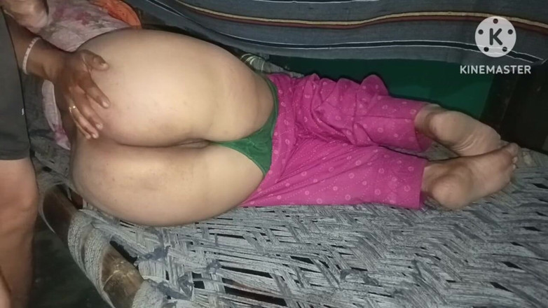 Savita5343: Indie sexy dospívající dívka Těsná kundička venkovní tvrdý sex video,...