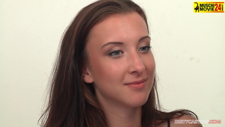 Czech Pornzone: Hete babe krijgt een harde pik in haar lieve harige...