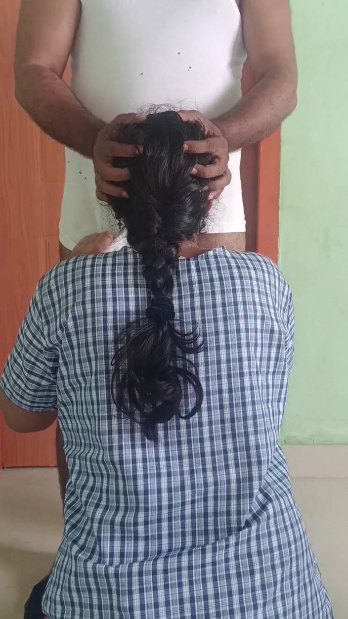 Wonder: 钦奈女大学生穿着制服站着，在假期和tution老师在家做爱