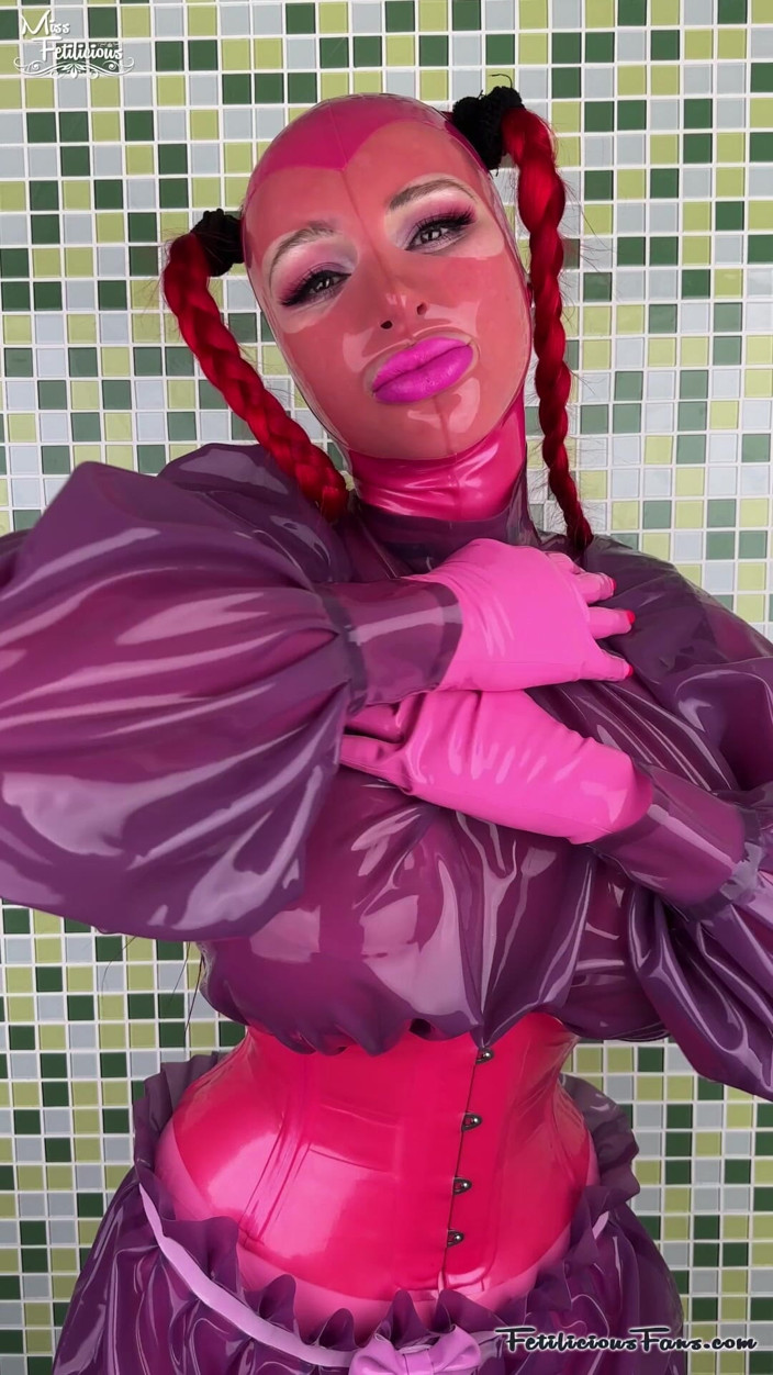 Miss_Fetilicious: Miss fetilicious trägt rosa und lila latex