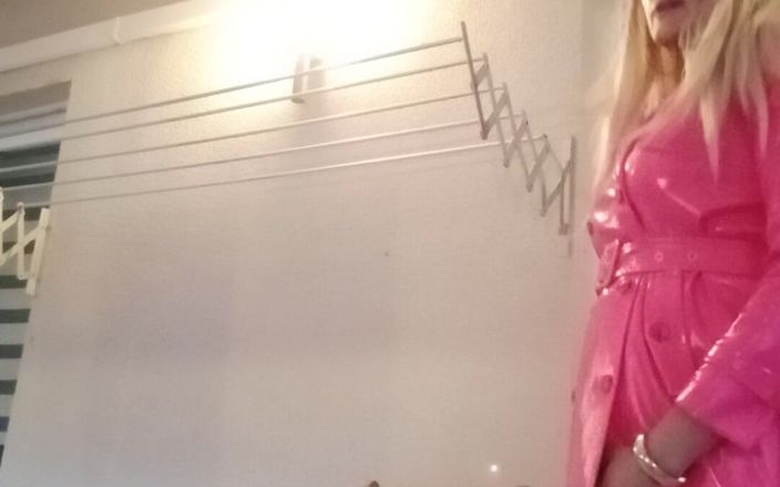 Tatiana Zorrita: 金发女郎独自户外