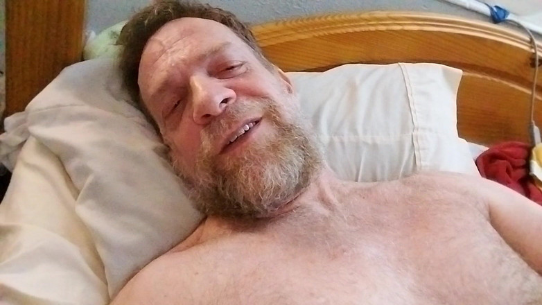 Hairyartist: Büyük siktiğim yarağımın seni boşaltmasına izin ver