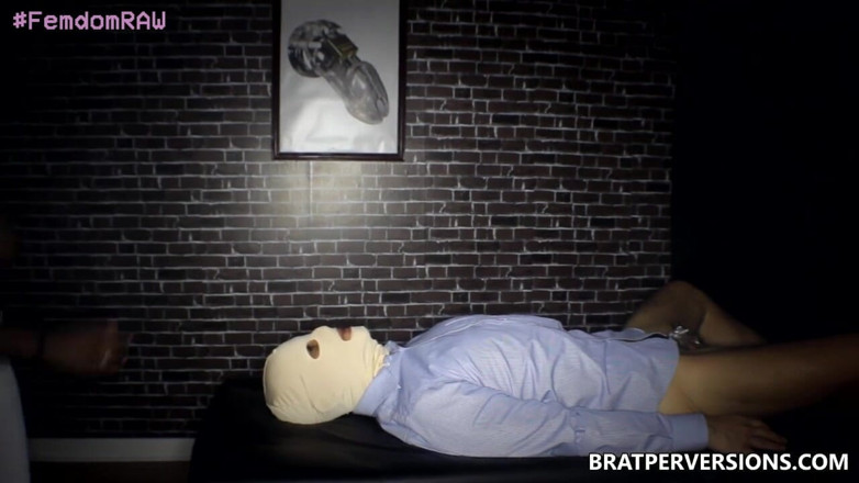 Brat Perversions: Tư thế ngồi lên mặt vào mông to gỗ mun