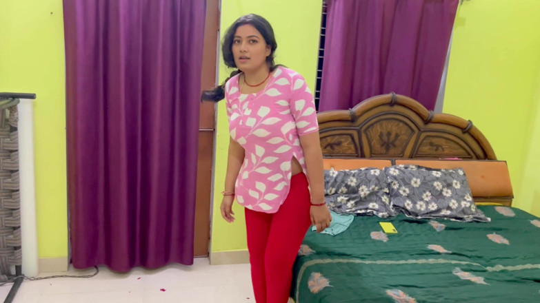 Hotty_ragini: Büyük üvey kız kardeşim kızdı, üvey kız kardeşim bana büyük yarağımı sert...