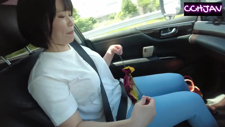 Chubby Curvy Hentai JAV: Natte rondingen onder de open lucht terwijl ze van achteren...