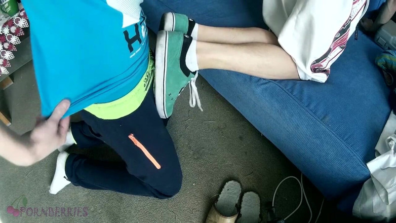 Ethan Alex: Můj přítel Twink mi dal footjob (boty, ponožky, barefeet)