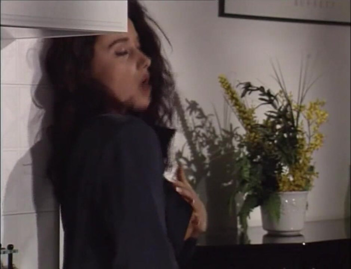 XTime Vod: Poesje neuken met een mooie babe in de keuken
