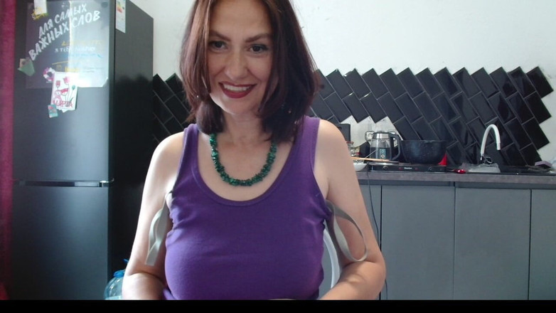 AngelaMilf: The Hostess in the Kitchen in a Long Red Skirt -...