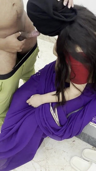 Abang ipar yang menghisap dan mengongkek tubuh saya