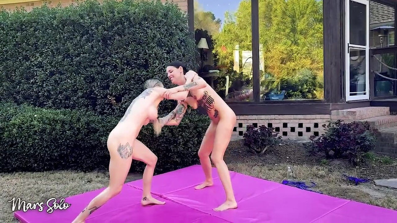 Mars solo: Combat sexuel à l’huile avec ceinture - Mars Solo et Parker Skyes...