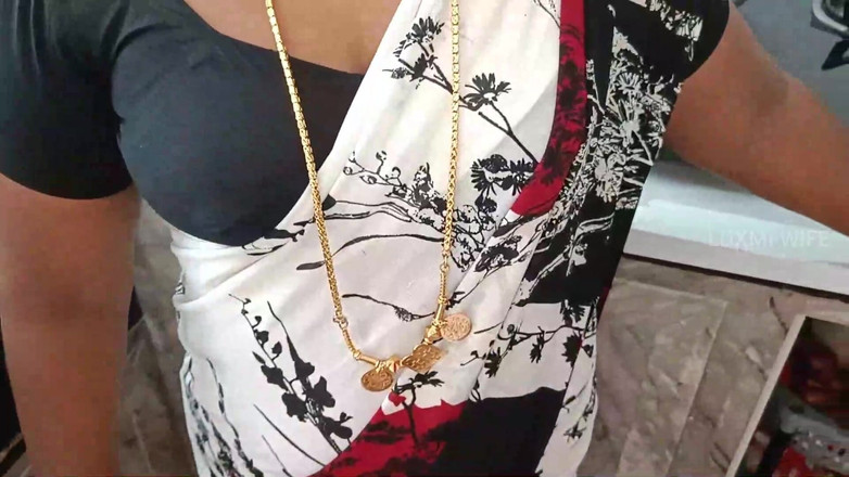 Luxmi Wife: Evli kadın amından akarak doruğa orgazm oluyor - 1