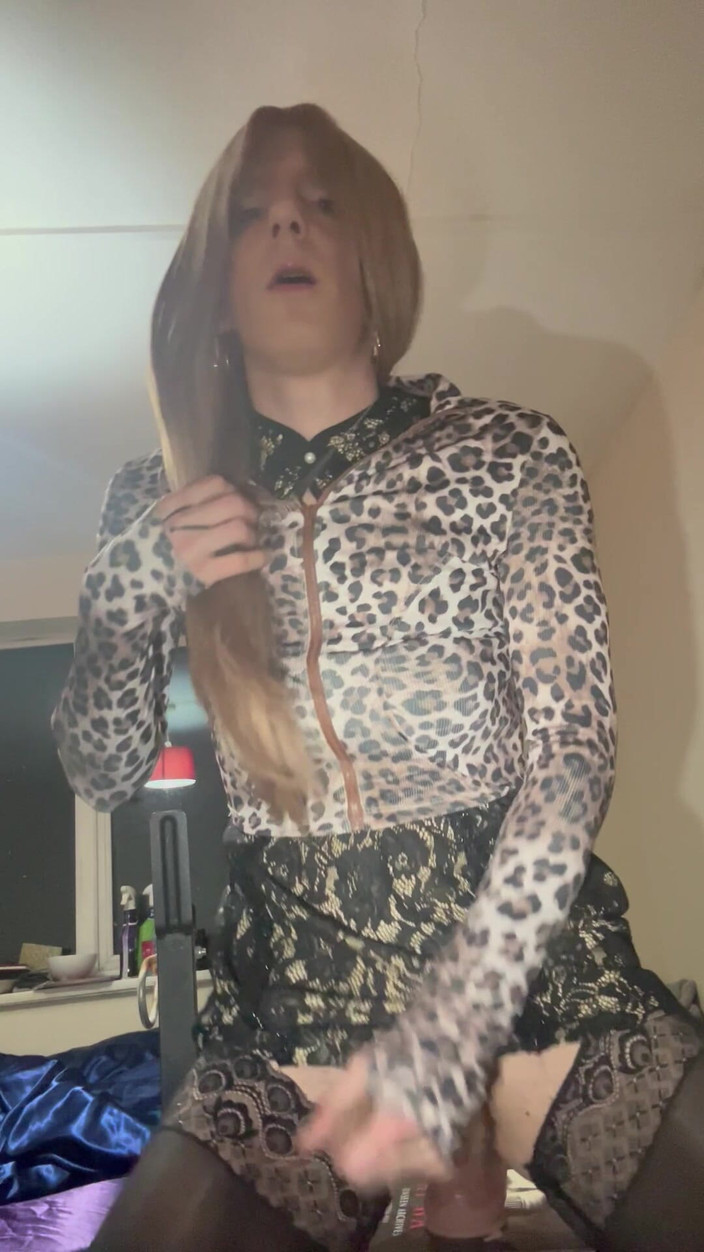 Jessica silk: Jess Silk berijdt dildo