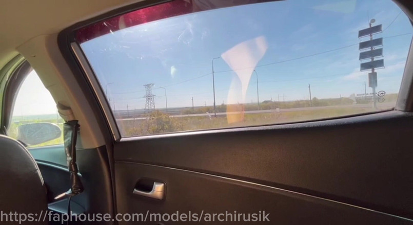 ArchiRusik: Một người đàn ông đi ngang qua đã chạm vào con cu của tôi...