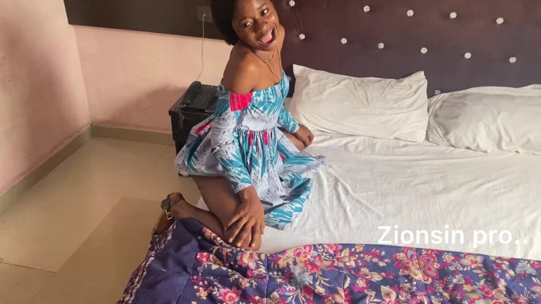 Zion: Černá ebenová holka striptýz