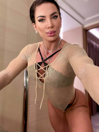 Alesyamuscledoll: Svaly skrz