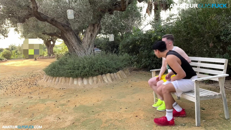 Amateur Guys Fuck: Agf: Mă distrez cu prietenul meu în parc, la vedere! Inclusiv...