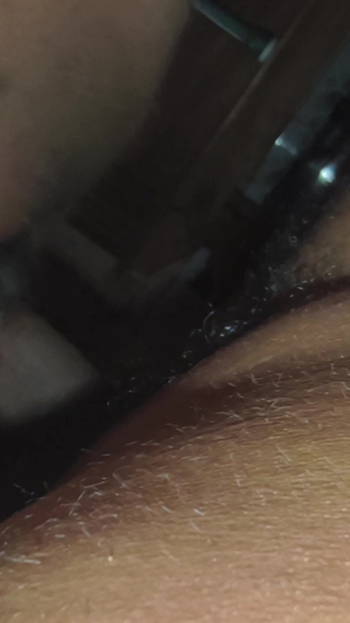 Realmallucouplevlog: Mallu kız büyük Hintli yarağı yalıyor