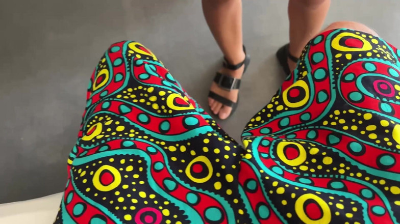 Kate Rich studios: Una maestra vio a una estudiante eligiendo pepinos en una...