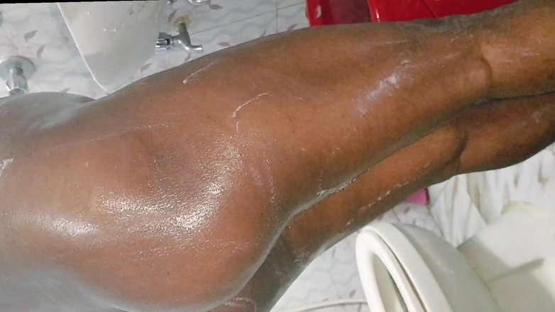 Shopna25: Tante cantik mandi hari ini yang kulihat