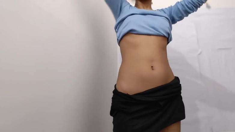 desigirl93: Mooi geil meisje in een kort rokje opgewonden