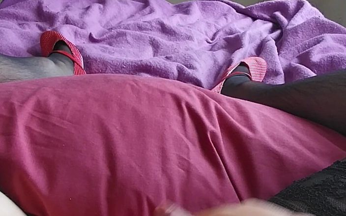 Cindy Belfast: Sissygasm dengan celana dalam pink &amp; sepatu hak tinggi