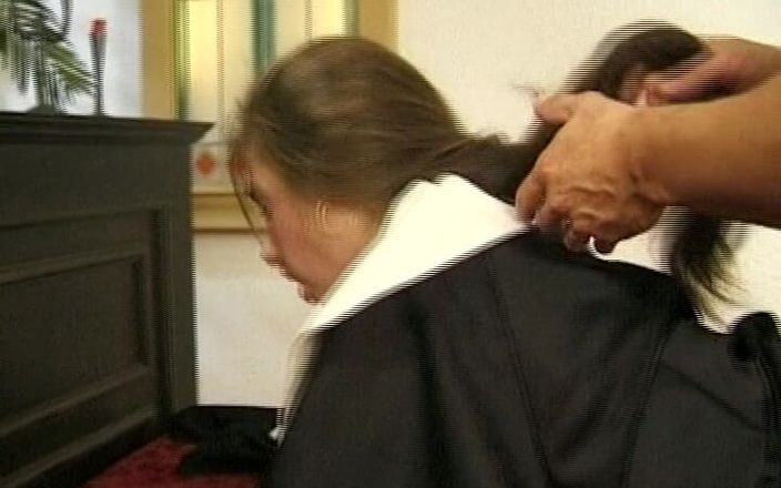 German amateur couples: 来自德国的假修女的紧致阴户被干