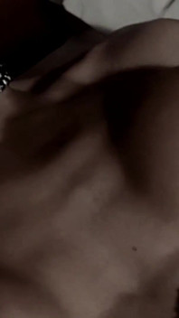 Trío Vintage: 2 Coños Peludos, Un Pene Negro Y Un Pene De Goma