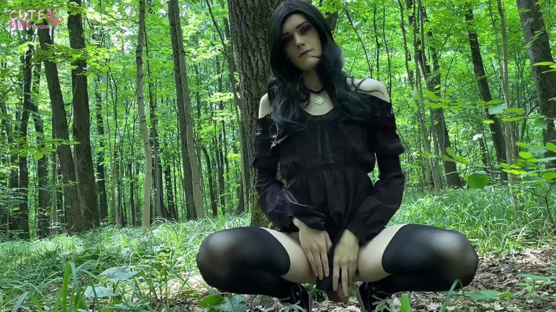 CutePinkUnicorn: Transgirl venkovní masturbace s Cumshot