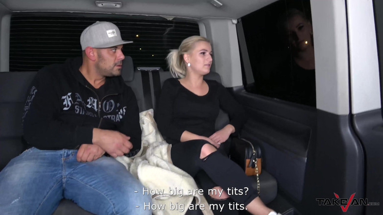 Take Van: Blondine mit erstaunlichem natürlichem vorbau schüttelt es auf einem massiven...