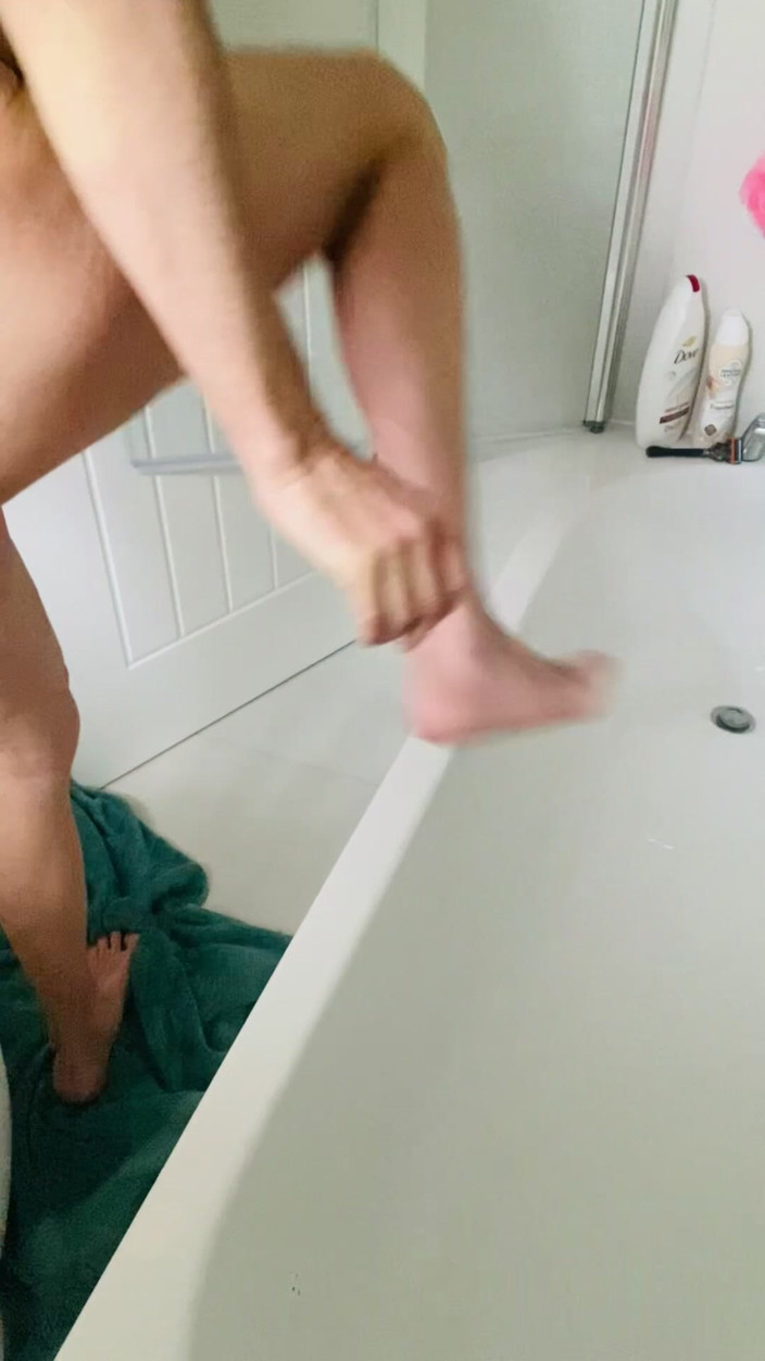 Simply hands on: Anal Play at Bath Time