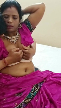 Carino appena fatto cornea bhabhi gola profonda pompino cazzo duro e nudo in Saree