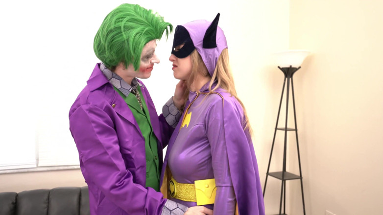 Conor Coxxx: Batgirl trong tay của Joker với Octavia Red