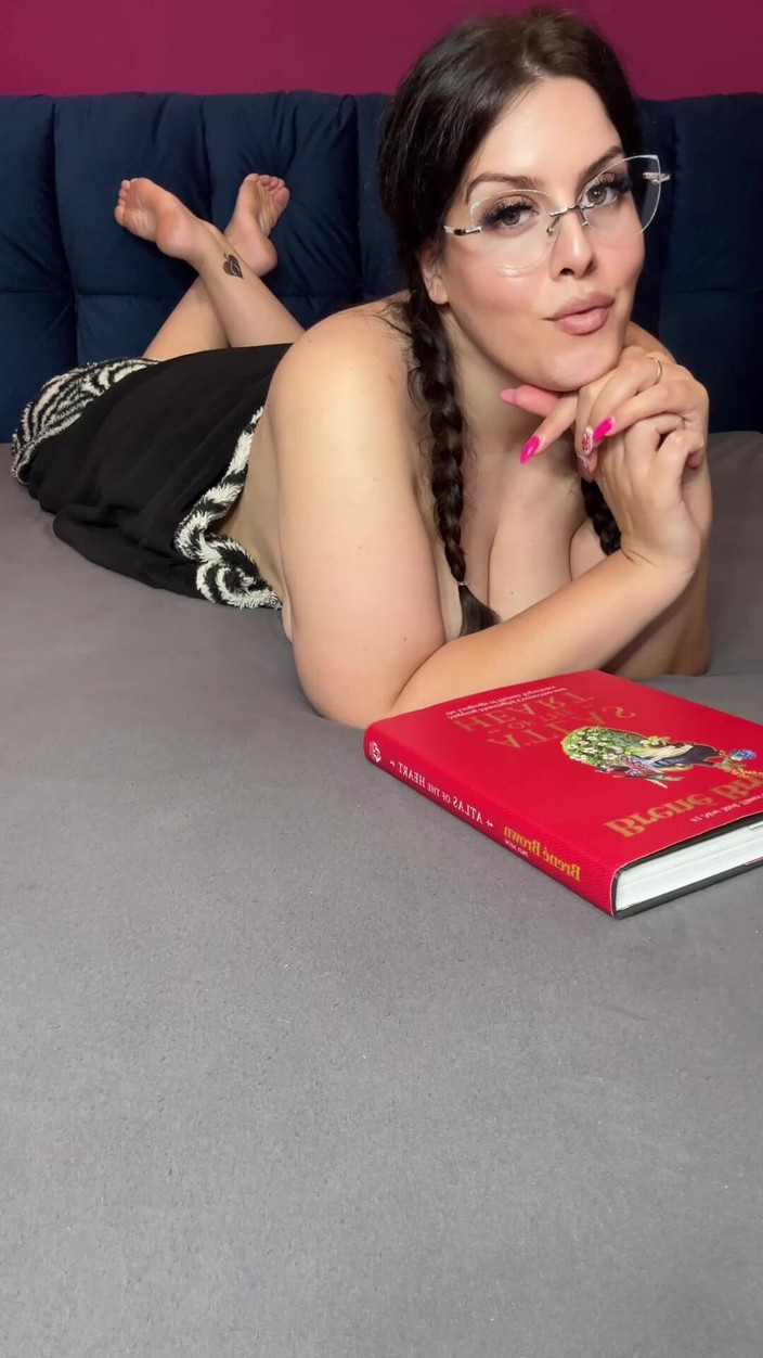 Young_strawberry: Stepmommy Was Reading a Book but Her Boy Toy Come...