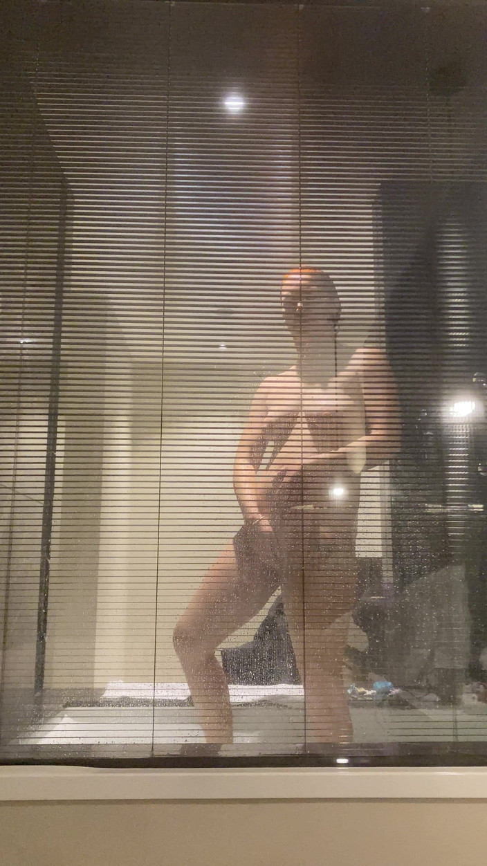 Hairy couple: Otel banyosunda görünmez kamera, otel banyosunda hamile kızıl saçlı kadını...