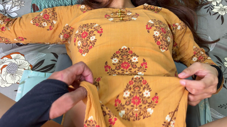 HunnyBunny: Une soubrette indienne excitée à gros cul satisfait son patron avec...