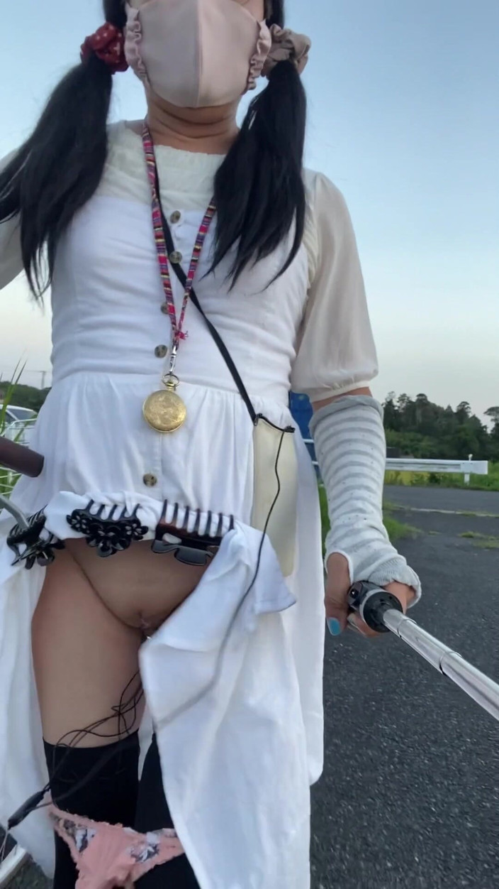 megu2002: Nr. 306 Außenbelichtung in einem einteiligen Kleid