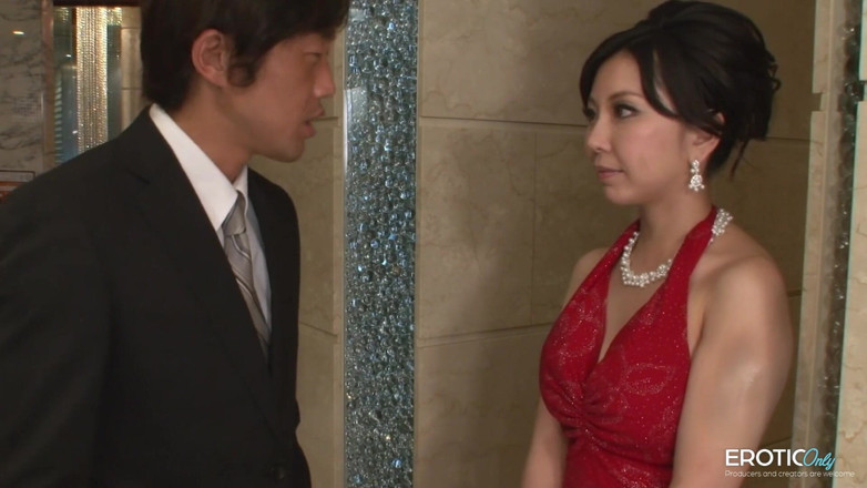 EroticOnlyClips: Orgie japonaise ! De douces nanas se font remplir les trous...
