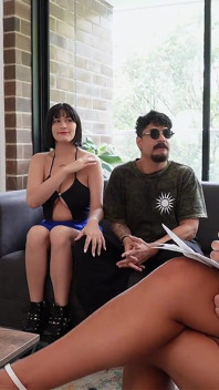 La Terapia Di Coppia Finisce Con Un Ménage a Tre Con Il Mio Ragazzo E La Psicologa, Lei Gli Chiede Di Usare Un Preservativo!