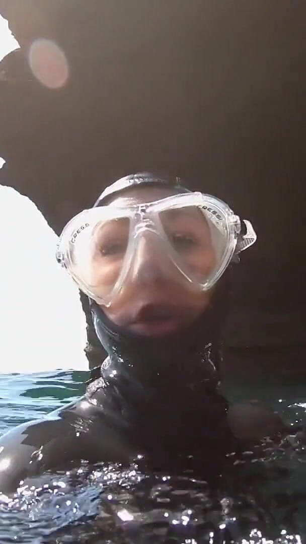 UKCuteGirl Lucy Lauren: Freediving Fetish Fantasy Fins, Gasps &amp; Underwater Control