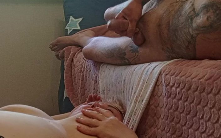 Zona901: Mi masturbo il cazzo e sborro nella bocca di mia...