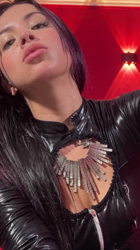 Anitta älskar att använda din mun som ett skräp