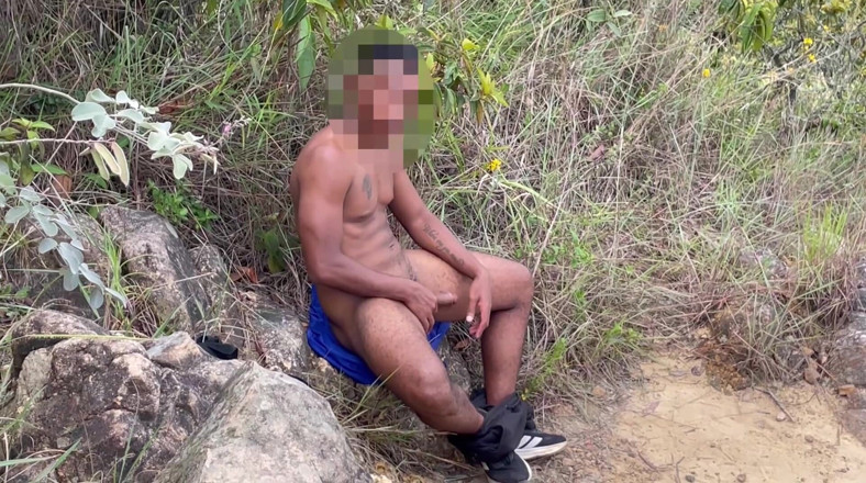 vergar4_daviid: Atleta exibicionista me deixa chupar seu pau enorme no meio...