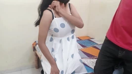 继妹在看色情片的继兄面前换衣服后被狠操