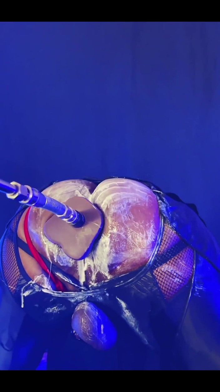 DipsoDeep: Creamy Cosplay Butt Digging